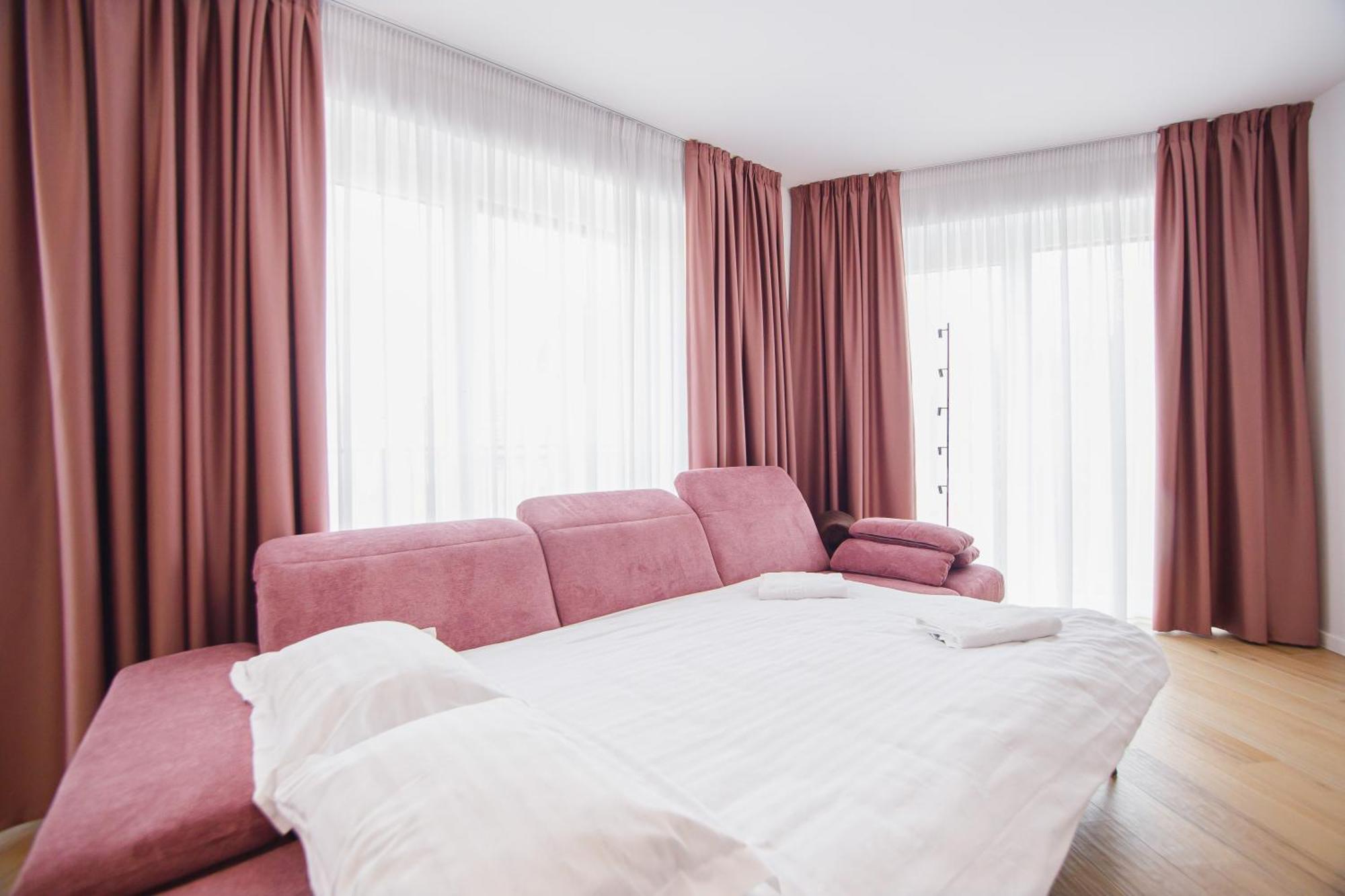 Pink Sahara Near City Center オラデア エクステリア 写真